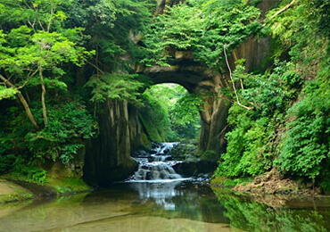 濃溝の滝(亀岩の洞窟)