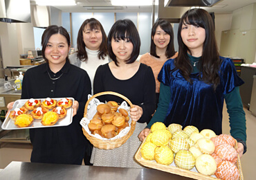 学生が開発し、南房総市の商業施設で販売されたパン(一部)
