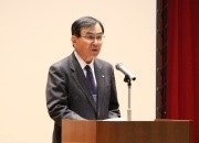 開会挨拶の徳久学長