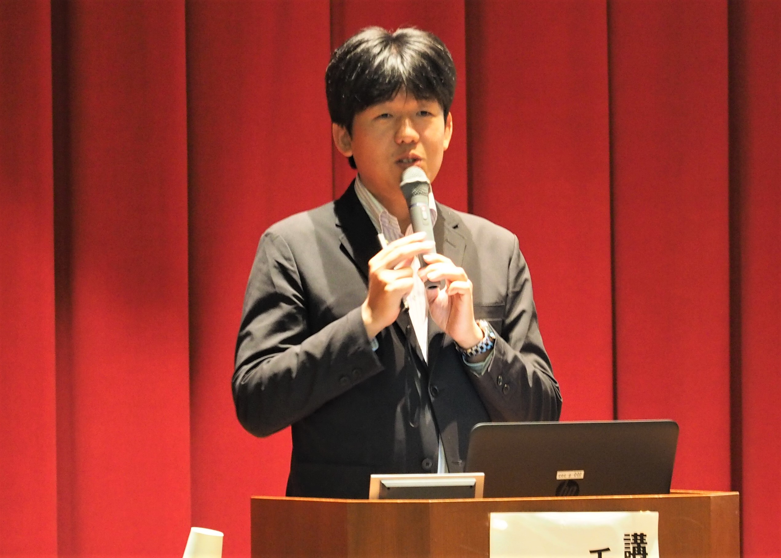 講演者 馬上丈司さん(千葉エコ・エネルギー株式会社代表取締役/千葉大学卒)