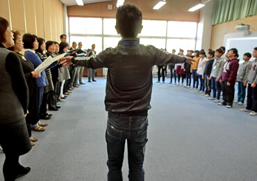 勝浦市 勝浦小学校 合同で合唱する 「ふるさと」